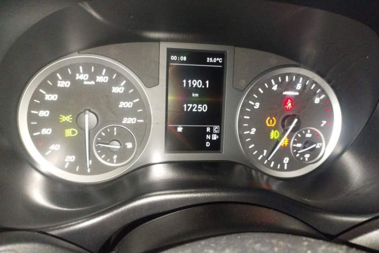 Used Mercedes-Benz Vito 2018 2.0T Elite Version 7 Seats China VI Emission Standard