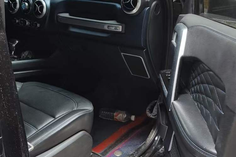 Used BAIC Off-Road BJ40 2019 2.3T Automatic Four-Wheel Drive Urban Hunter Edition Premium Model China VI Emission Standard