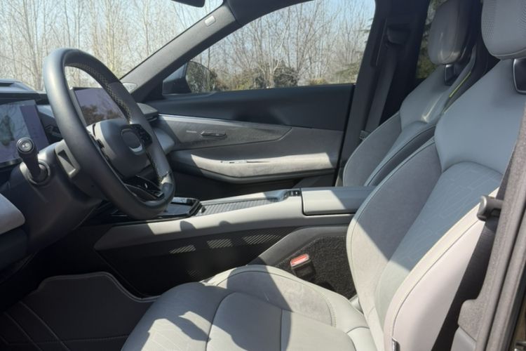 Used Lynk & Co 08 EM-P 2023 120km Long-Range Halo
