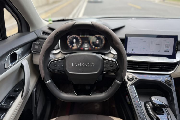 Used Lynk & Co 06 EM-P 2022 PHEV 84 km Range Pro Version