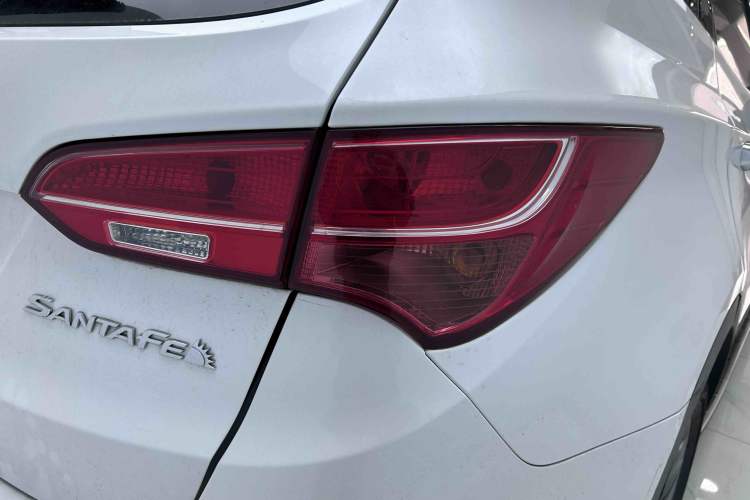 Used Hyundai Santa Fe 2013 2.4L Automatic Two-Wheel Drive Smart Version
