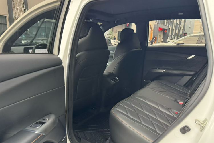 Used CHANGAN CS75 PLUS 2025 4th Generation UItra 2.0T New Blue Whale Smart Intelligent Powertrain Version Interior 4