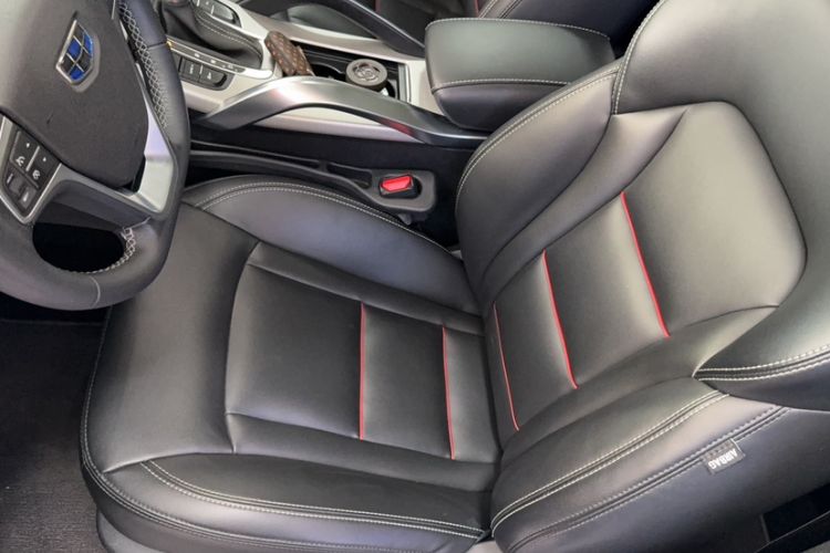 Used Geely Auto Emgrand X7 Sport 2018 1.8TD Automatic Two-Wheel Drive Smart Connect 4G Internet Edition Right Front Seat