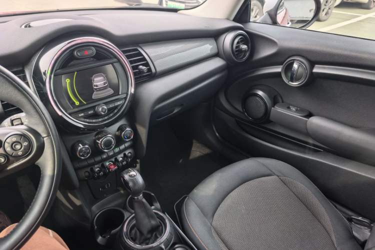 Used MINI MINI 2014 1.5T COOPER Fun
