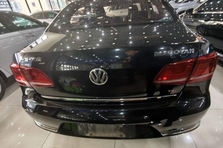 Used Volkswagen Magotan 2016 2.0 TSI Luxury Comfort Version Exterior 4