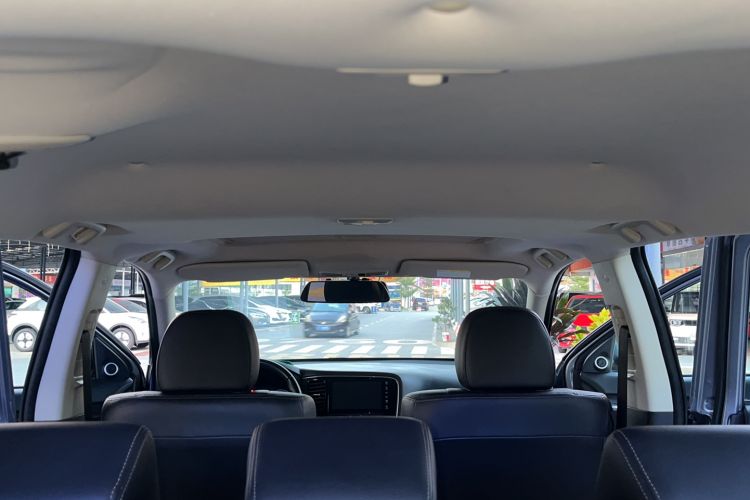 Used Mitsubishi Outlander 2018 2.0L Two-Wheel Drive Glory Edition 5 Seats
