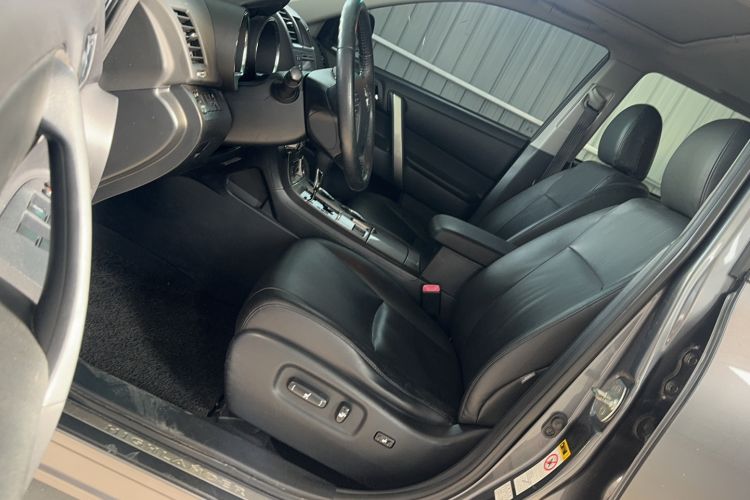 Used Toyota Highlander 2012 2.7L Two-Wheel Drive 7-Seater Luxury Edition
