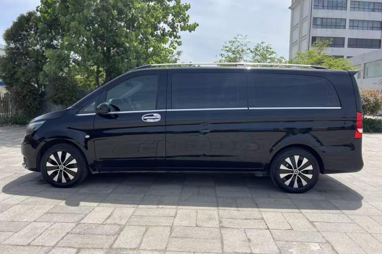 Used Mercedes-Benz Vito 2023 2.0T Elite Version 9 Seats
