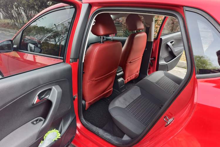 Used Volkswagen Polo 2014 1.6L Automatic Comfort Edition
