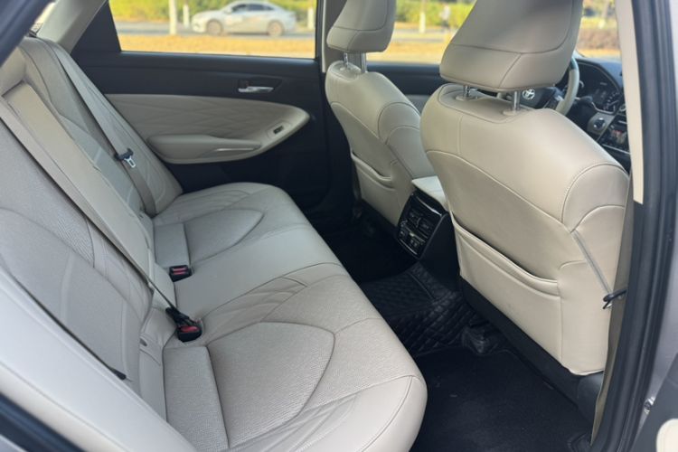 Used Toyota Avalon 2019 Dual-Engine 2.5L XLE Prestige Version China VI Standard