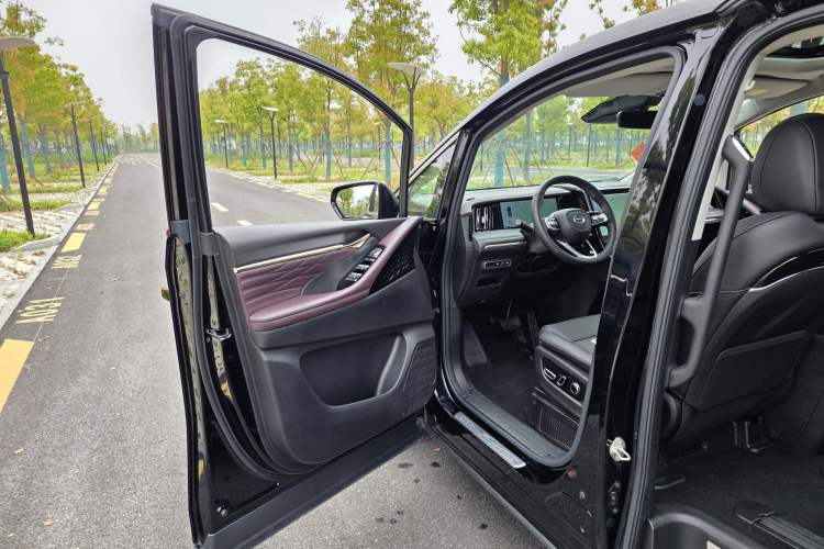 Used GAC Trumpchi M8 2024 Master Series Super Hybrid Edition Interior 4