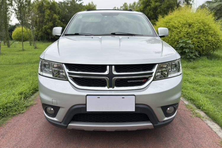 Used Dodge Journey 2013 2.4L Two-Wheel Drive Luxury Version
