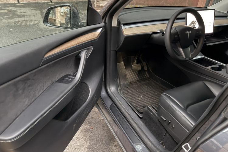 Used Tesla Model Y 2021 Long-Range All-Wheel-Drive Version