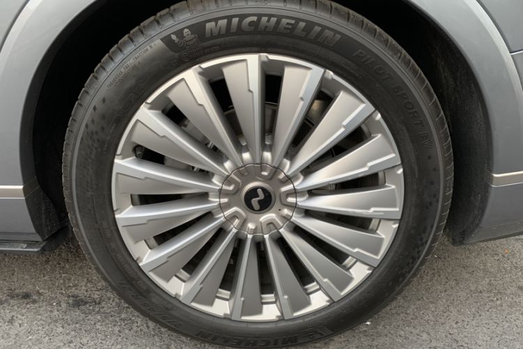 Used ONVO Luxeed L90 2025 Model—Ultra Six-Seater Version