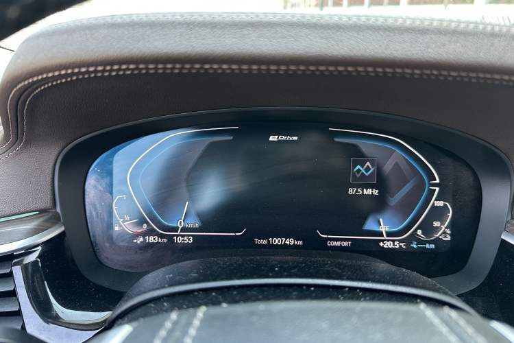 Used BMW 5 Series New Energy 2020 Mileage Upgrade Version 530Le Luxury Package Odometer Close Up