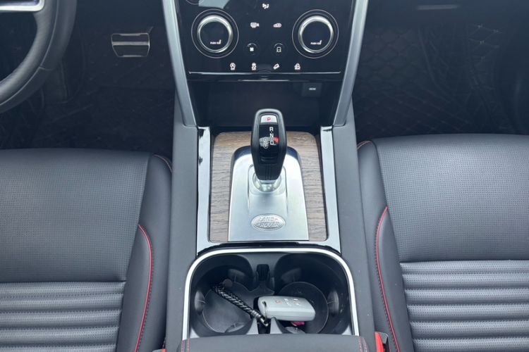 Used Land Rover Discovery Sport 2022 249 PS R-Dynamic SE Performance Tech Edition 5 Seats Gear Lever