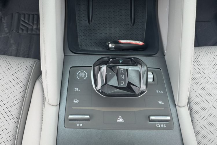 Used BYD Yuan UP 2024 401KM Leading Edition Interior 6