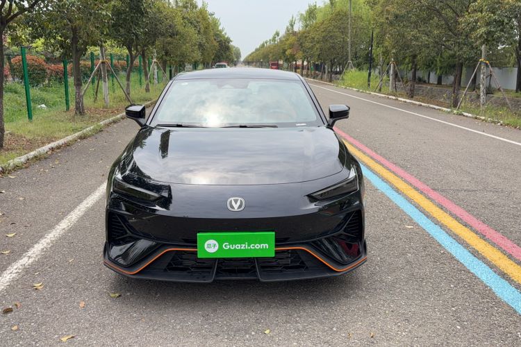 Used CHANGAN UNI-V 2025 Model Third-Generation 2.0T Dynamic Edition Exterior 1