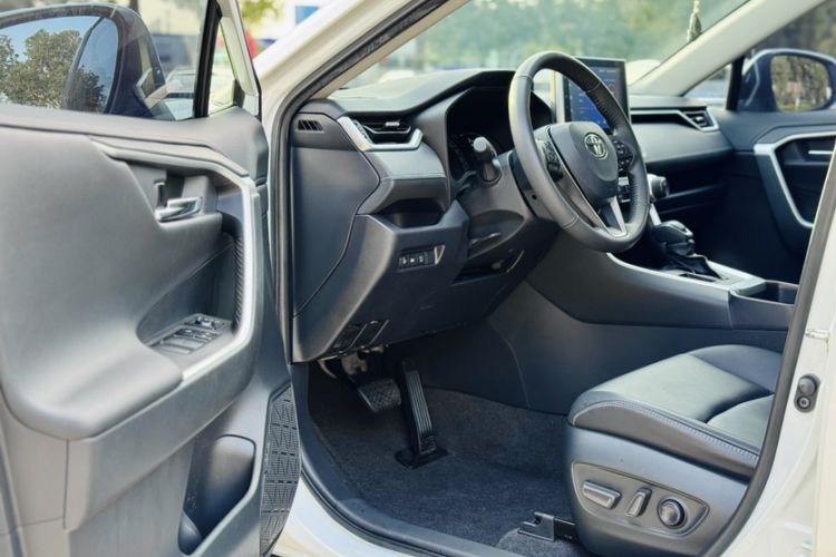 Used Toyota RAV4 2022 2.0L CVT Two-Wheel Drive Fashion Plus Edition
