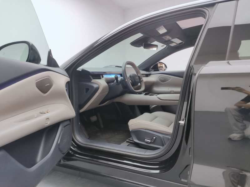 Used Lynk & Co Z10 2025 71 kWh 602 km Range Rear-Wheel Drive Pro — 14