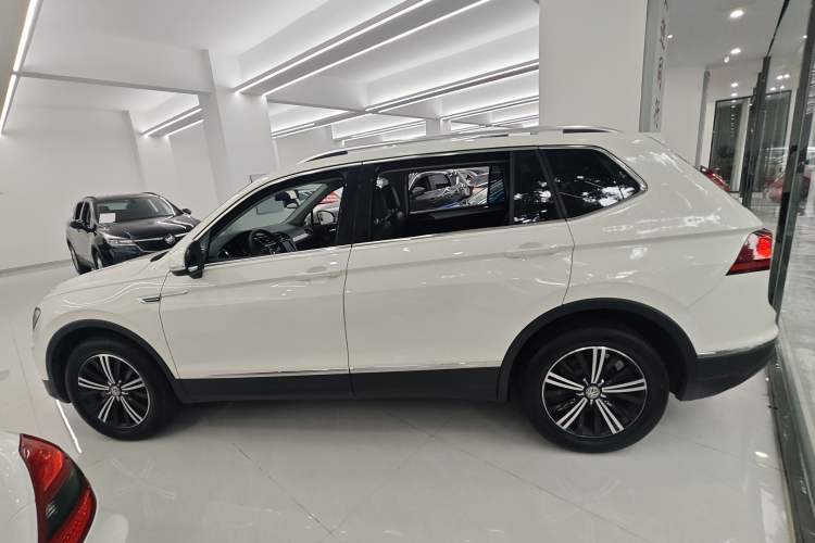 Used Volkswagen Tiguan L 2019 Updated Version 330TSI Automatic Two-Wheel Drive Panoramic Comfort Edition China VI Standard