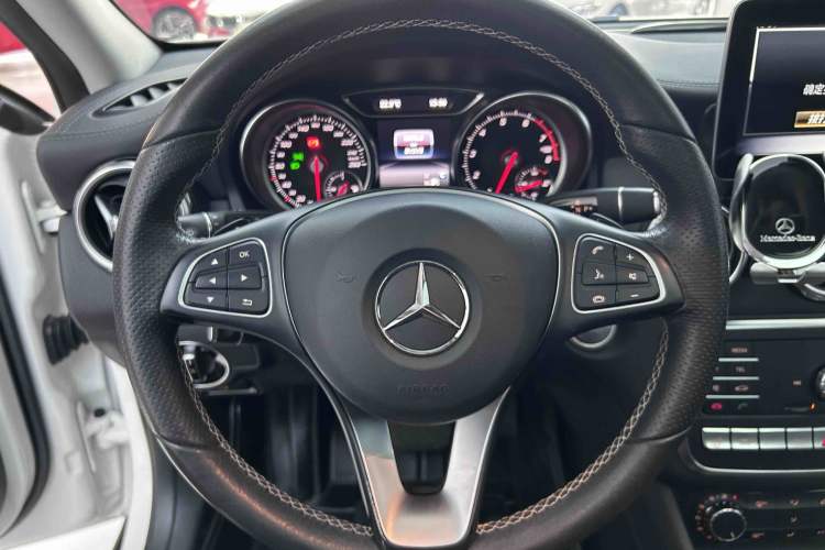 Used Mercedes-Benz GLA 2018 GLA 220 4MATIC Sport Edition Steering Wheel