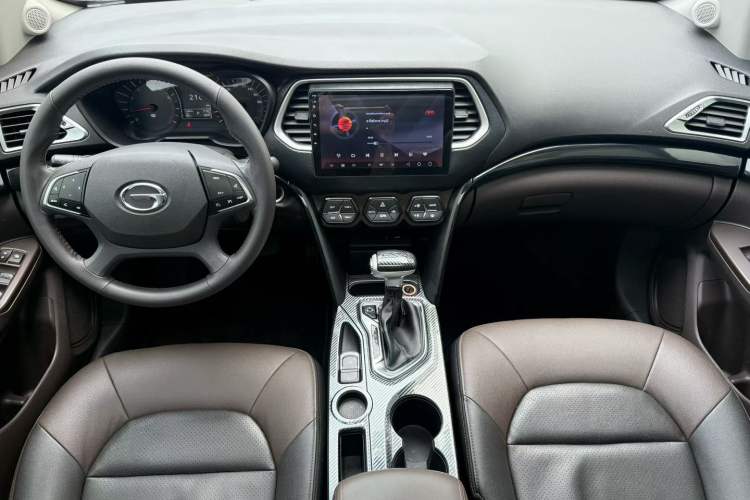 Used GAC Trumpchi GS4 2017 235T Automatic Two-Wheel Drive Luxury Smart Connectivity Version Audio And AC Panel