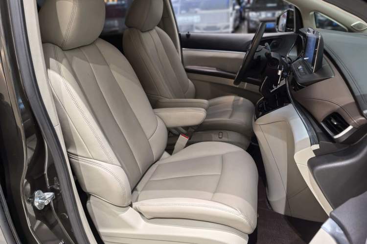 Used Buick GL8 2021 Land Cruiser Executive Class 652T Comfort Model
