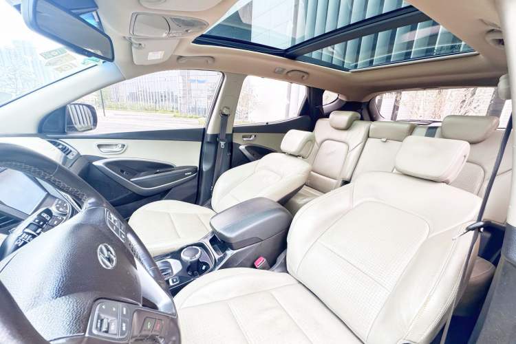 Used Hyundai Santa Fe 2013 Revised Version 2.4L Automatic All-Wheel Drive Luxury Trim
