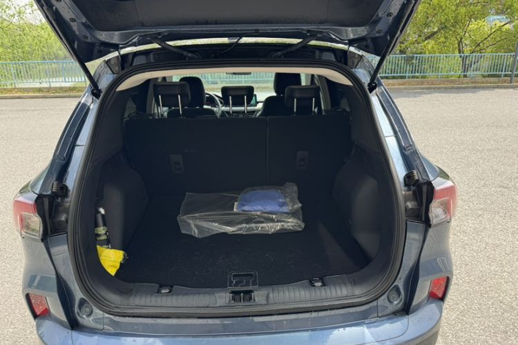 Used Ford Escape 2020 EcoBoost 245 Two-Wheel-Drive Titanium Edition Interior 7