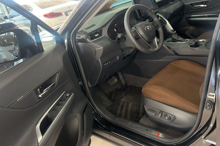 Used Toyota Harrier 2022 2.0L CVT Two-Wheel Drive Entry Version
