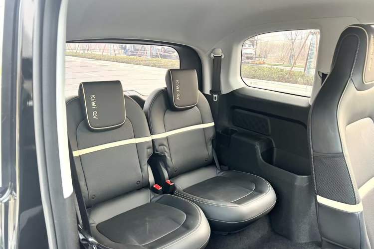 Used Baojun KiWi EV 2022 Artist Lite Edition Lithium Iron Phosphate
