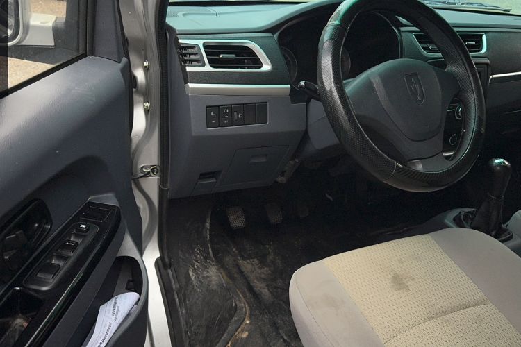 Used Jinbei T5 2023 1.6L Standard Model Double Cab 2.6-Meter Rear Dual Wheels