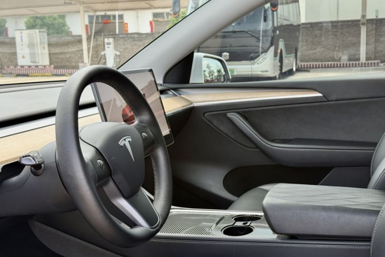 Used Tesla Model Y 2022 Long-Range All-Wheel-Drive Version Exterior 3