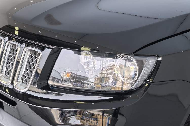 Used Jeep Compass 2014 Revised Version 2.4L Four-Wheel Drive Luxury Edition Left Front Headlight