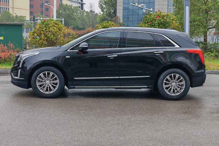 Used Cadillac XT5 2018 25T Luxury Model Exterior 8