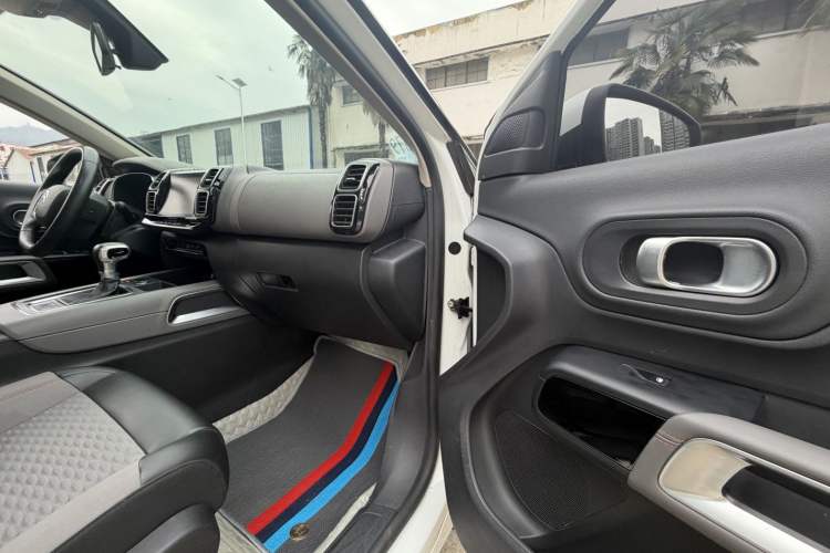 Used Citroen C5 AIRCROSS 2017 350THP Fashion Edition Interior 5