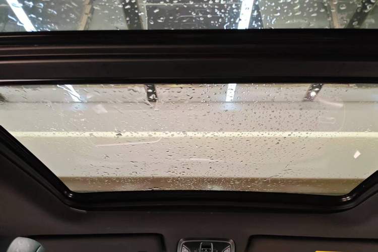 Used GAC Trumpchi GS8 2022 Linghang Series 2.0 TGDI Two-Wheel-Drive Luxury Smart Connectivity Version (7 Seats) Headliner