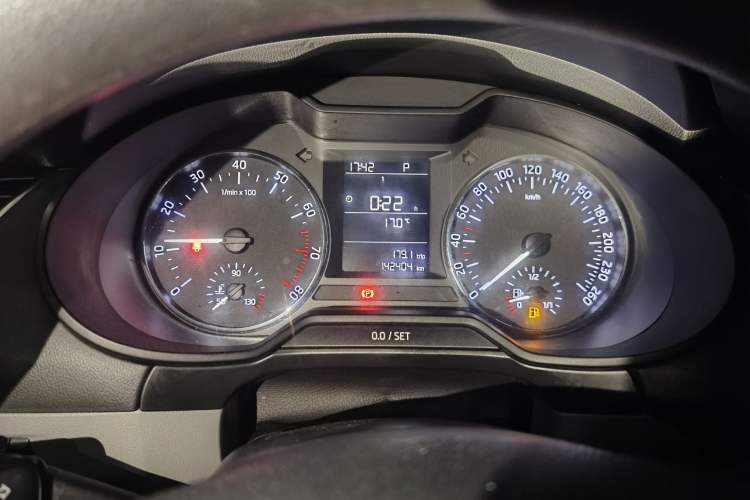 Used Skoda Octavia 2015 1.6L Automatic Yijie Edition Odometer Close Up