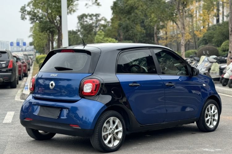 Used smart forfour 2018 1.0L 52 kW Dynamic Edition
