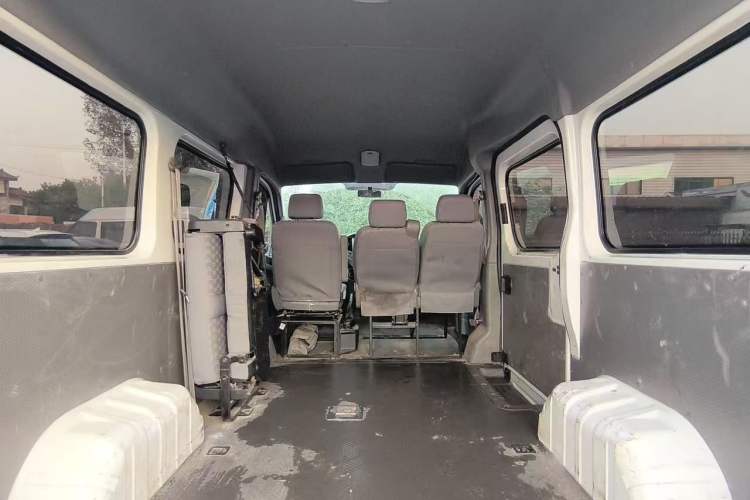 Used Dongfeng Yufeng Yufeng 2021 2.5T V9 Value-Added Logistics Vehicle Short Wheelbase Mid-Roof Design 5-9 Seater China V Emission Standard ZD25
