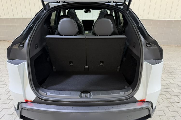 Used Tesla Model Y L 2025 Model Long-Range All-Wheel-Drive Version