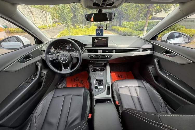 Used Audi A4L 2019 40 TFSI Ambition China VI Interior 1