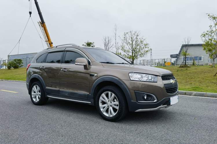 Used Chevrolet Captiva 2015 2.4L 4x4 Flagship Edition 7-Seater Exterior 2