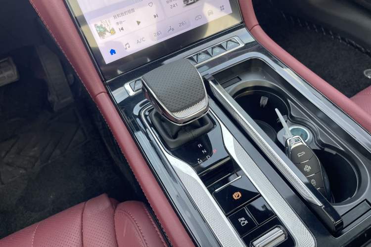 Used Hongqi H5 2025 2.0T Automatic Xuan Ying Edition
