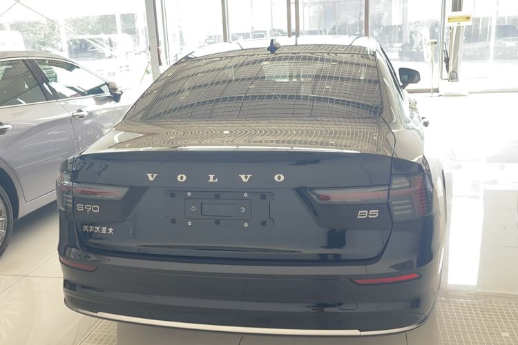 Used Volvo S90 2026 B5 Zhiyuan Luxury Edition