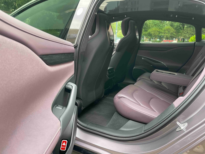 Xiaomi Auto SU7 2024 Rear-Drive Ultra-Long Range Advanced Pro-Level Intelligent Driving Version — снимка 13