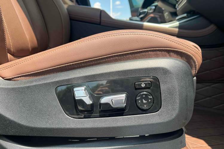 Used BMW X7 2022 xDrive40i Luxury Package with Leading Features