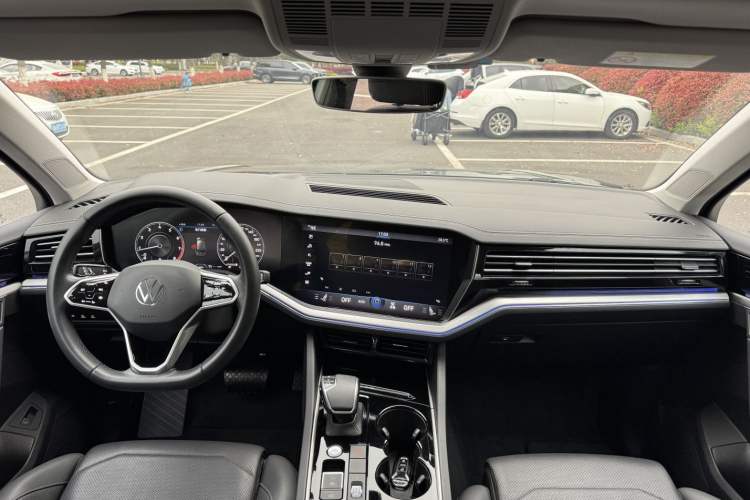 Used Volkswagen Touareg 2022 2.0 TSI RuiShang Edition Interior 9