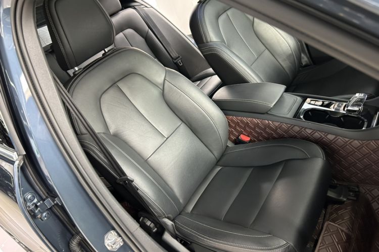 Used Volvo XC40 2021 T4 Four-Wheel Drive Smart Luxury Edition Right Front Seat